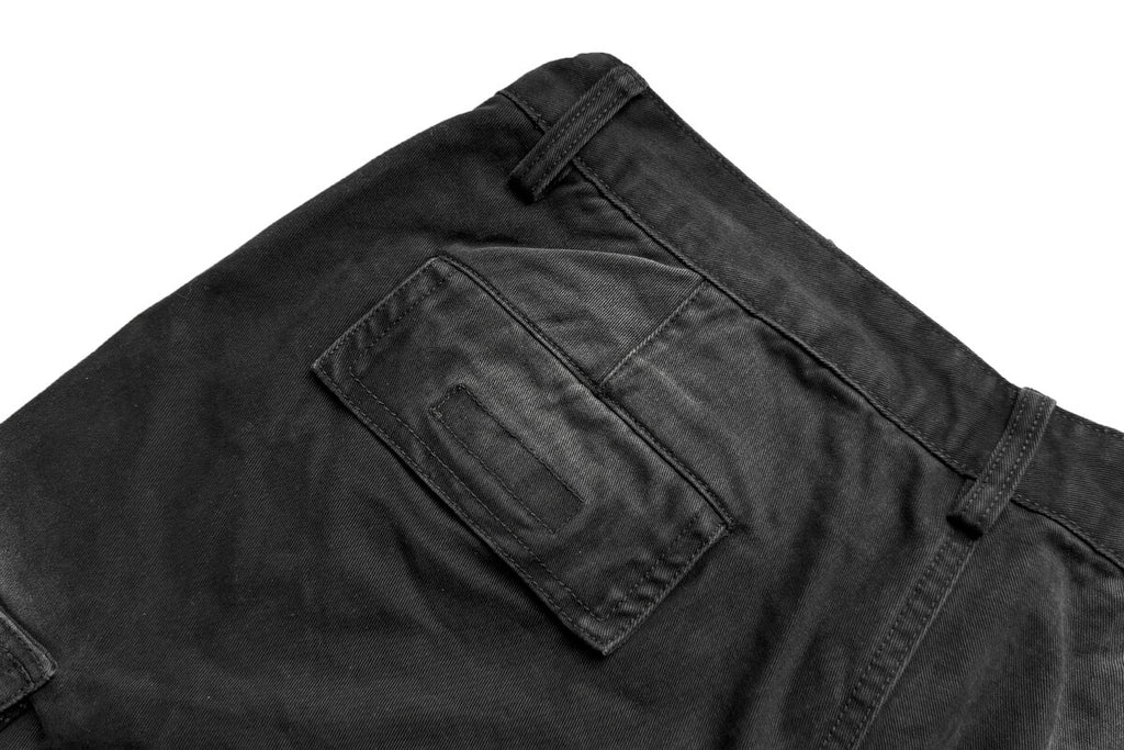 Cinder Vein Distressed Pocket Shorts